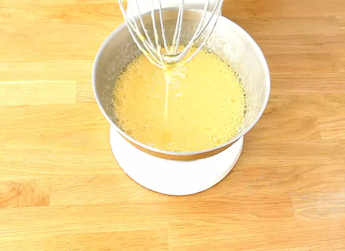 Krok 1: Rozšlehejte vejce a cukr