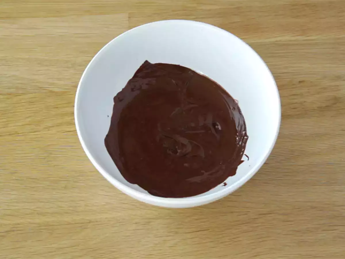 Krok 1: Nakrájejte čokoládu a rozpusťte ji.