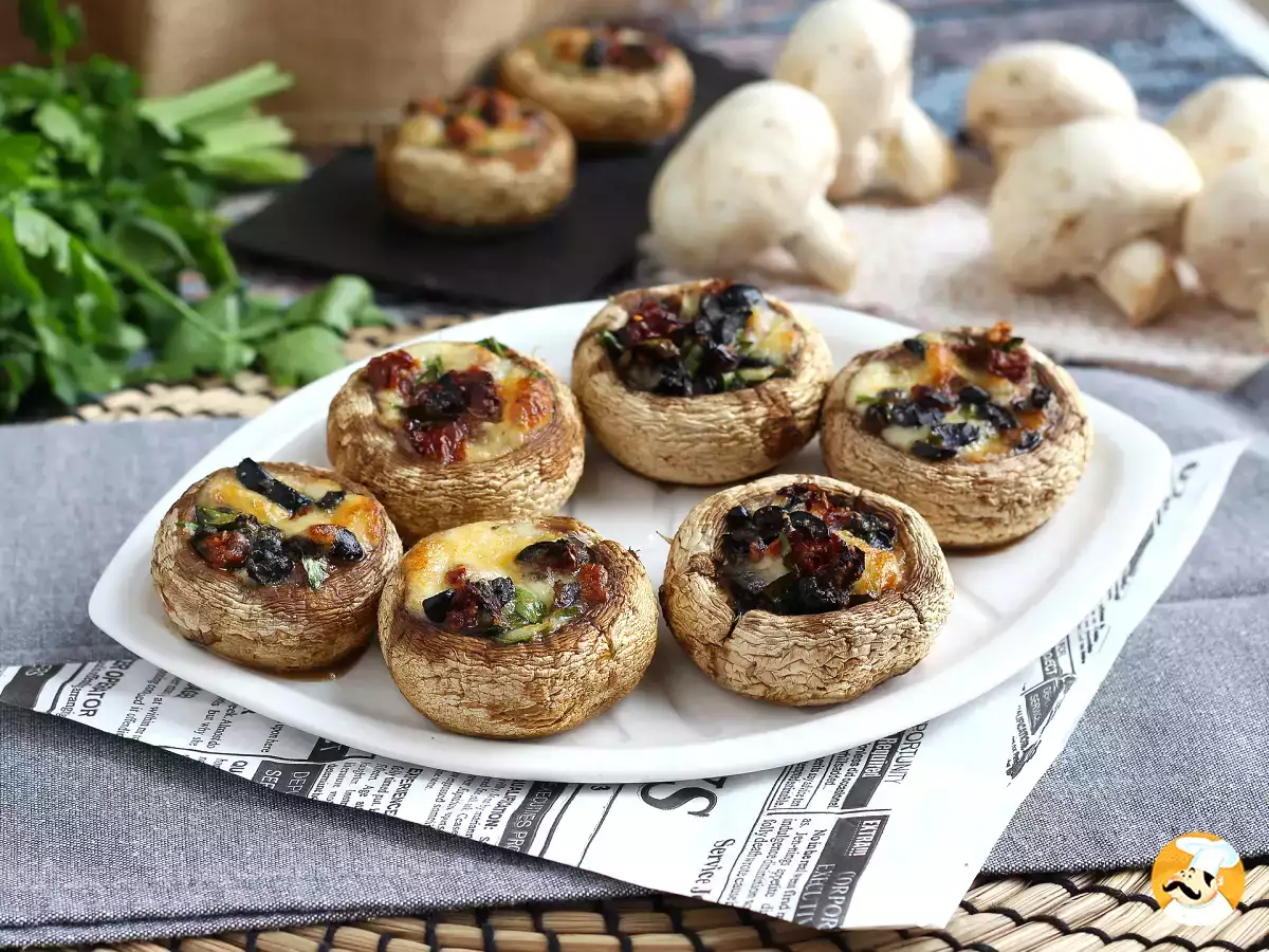 7. Žampiony s mozzarellou, olivami a sušenými rajčaty