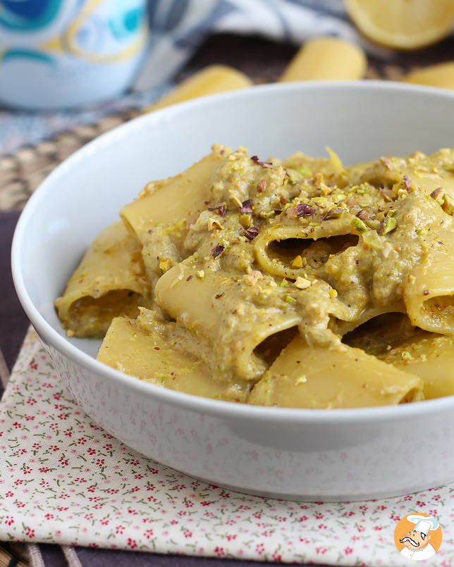 6. Paccheri s tuňákem, pistáciemi a citronem