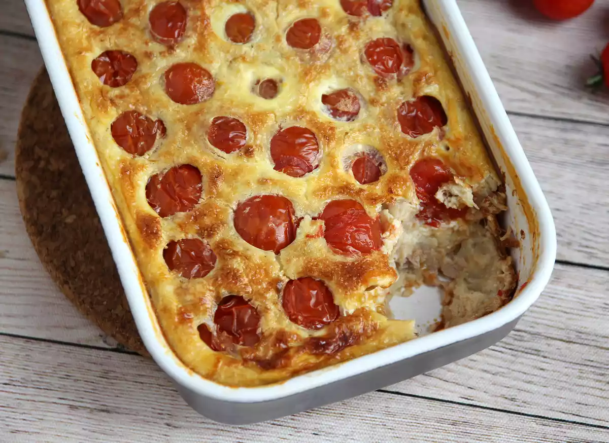 1. Pikantní clafoutis s cherry rajčátky a tuňákem