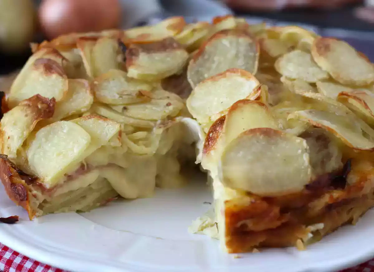 3. Bramborový koláč s prosciuttem a sýrem scamorza: rustikální chuť, která vás rozptýlí