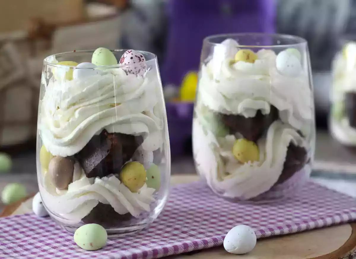 4. Brownie v poháru s mascarpone krémem