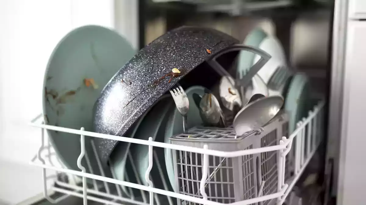Naučte se 5 jednoduchých triků, jak udržet myčku čistou a bez mastnoty!