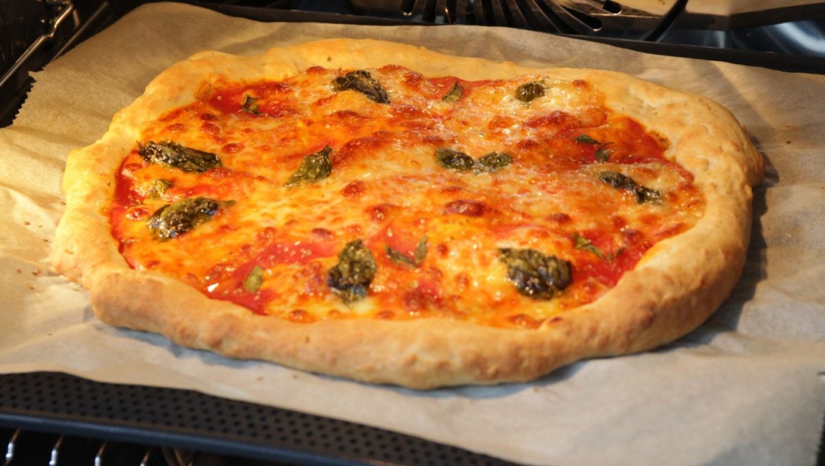 Studená pizza? Triky, jak ji doma dobře ohřát!