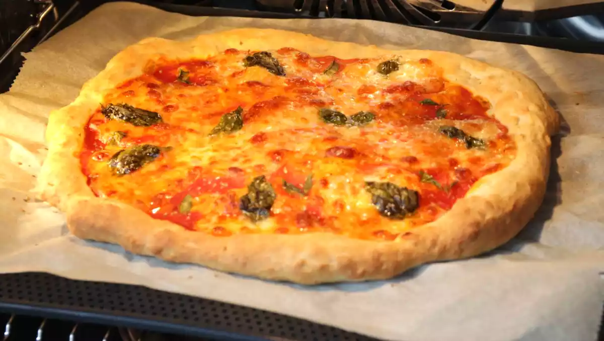 Studená pizza? Triky, jak ji doma dobře ohřát!