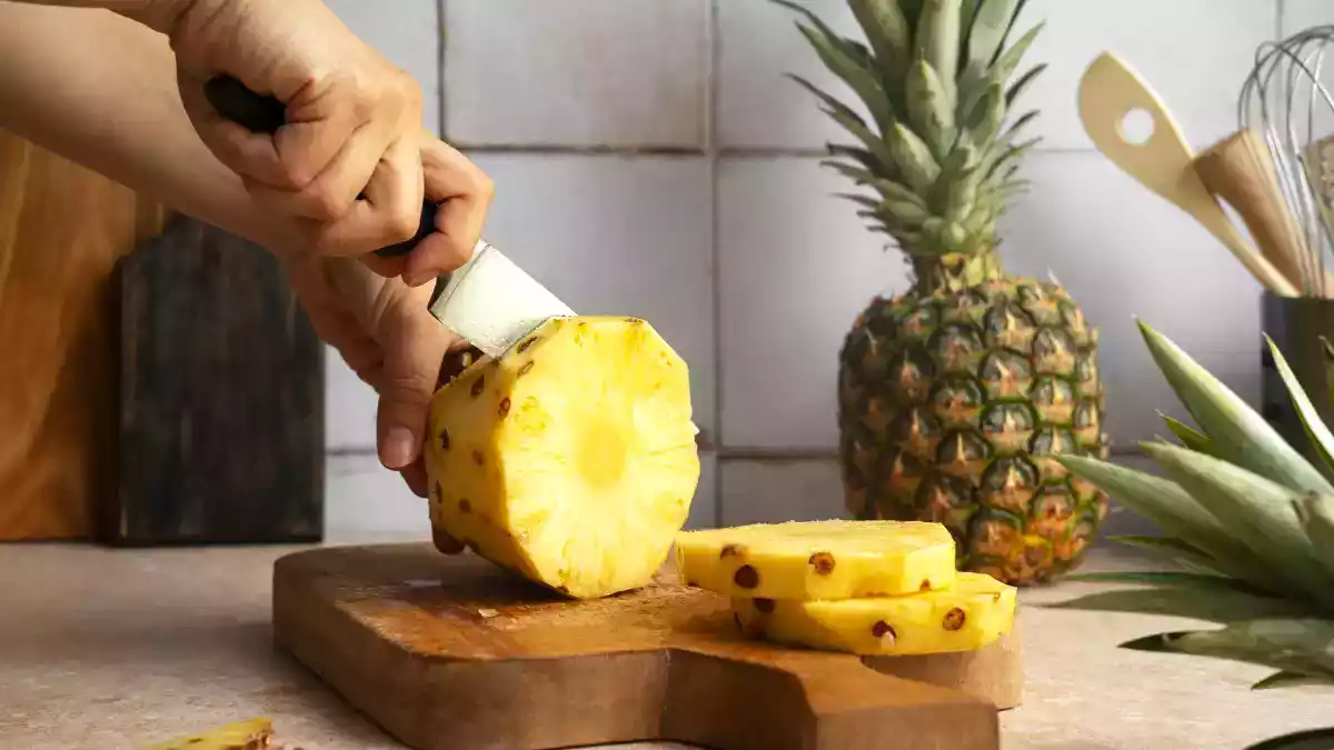 Svědí vás jazyk, když jíte ananas?