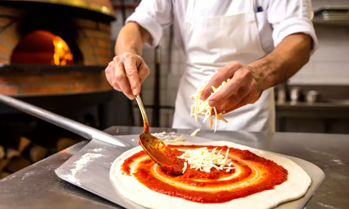Sbohem tradiční mozzarelle? Přichází veganský sýr na pizzu