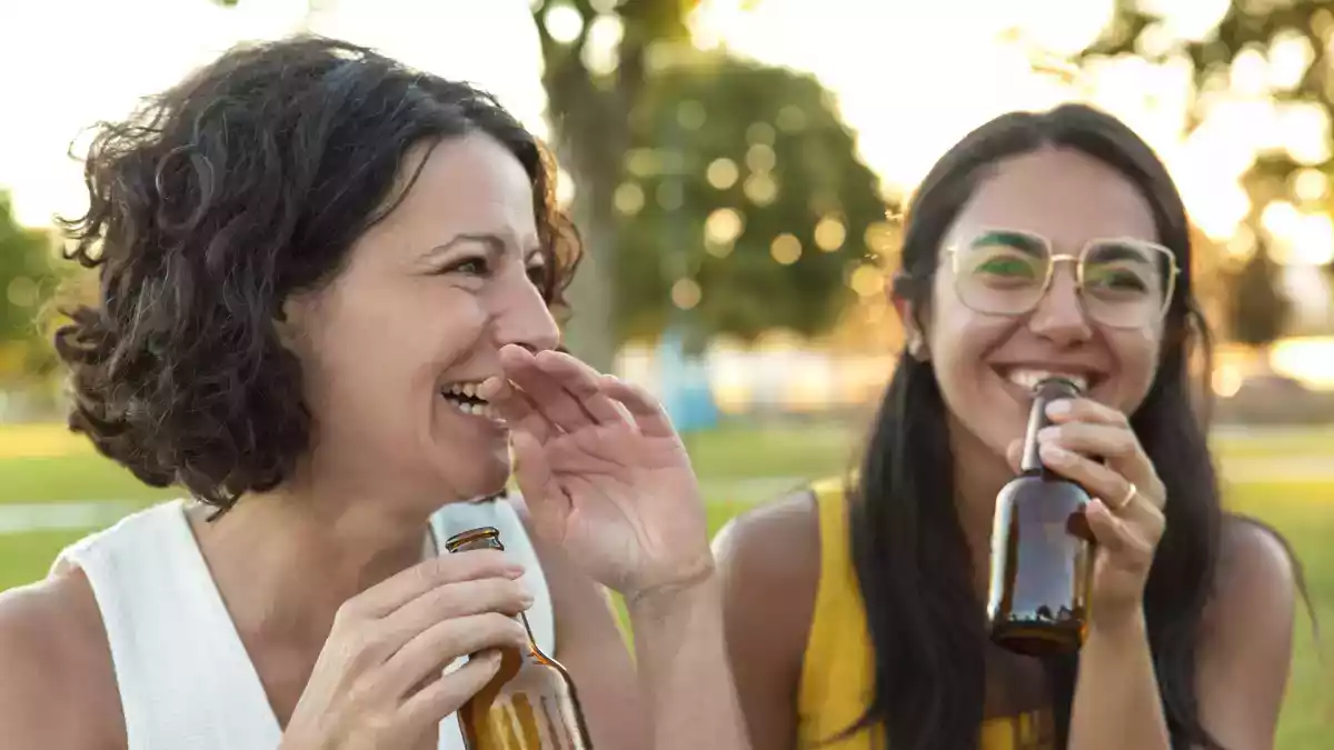 Studené pivo nebo horký čaj? Co vás v horku více osvěží?