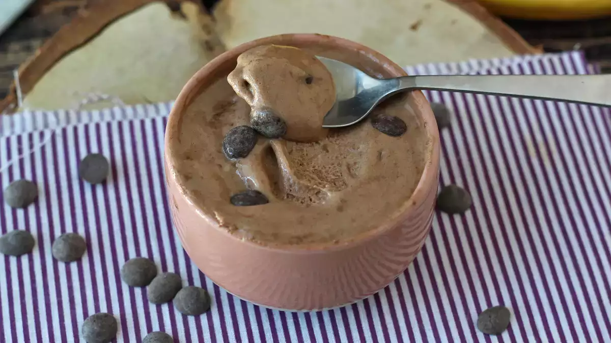 6 receptů na zmrzlinu bez cukru, díky kterým si můžete užít léto bez pocitu viny