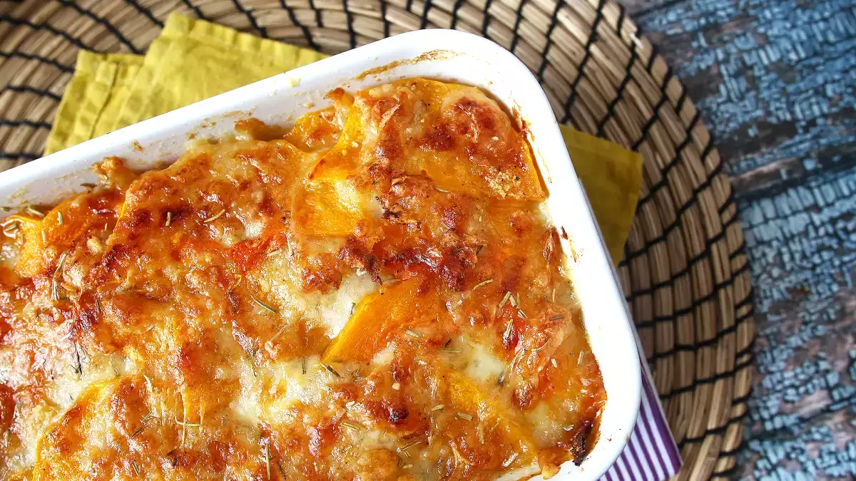 Jak připravit dokonalou vegetariánskou dýňovou parmigianu (i když jste v kuchyni začátečník)