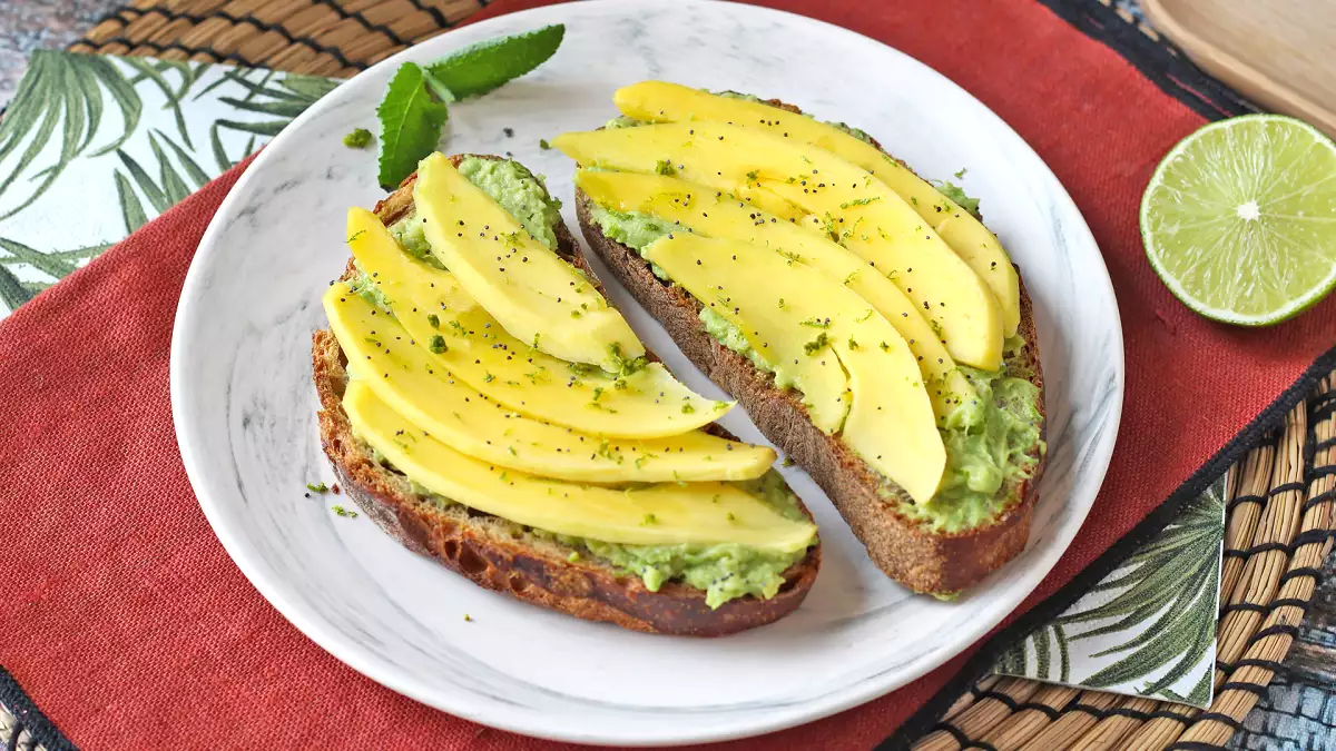 Avokádový toast, který změní vaši snídani (hotový za 8 minut)
