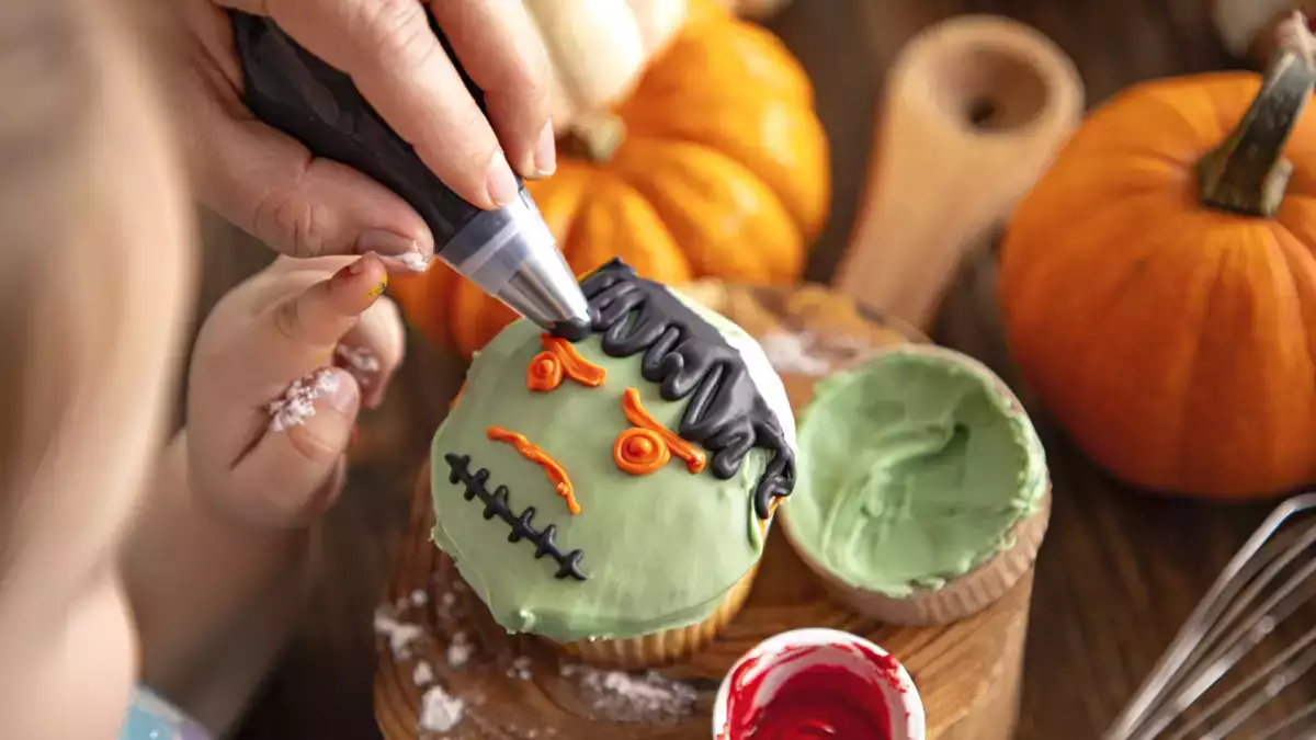 Čtyři chyby v barvení potravin, které vysvětlují, proč se vaše halloweenské dezerty nepovedly tak, jak jste doufali.