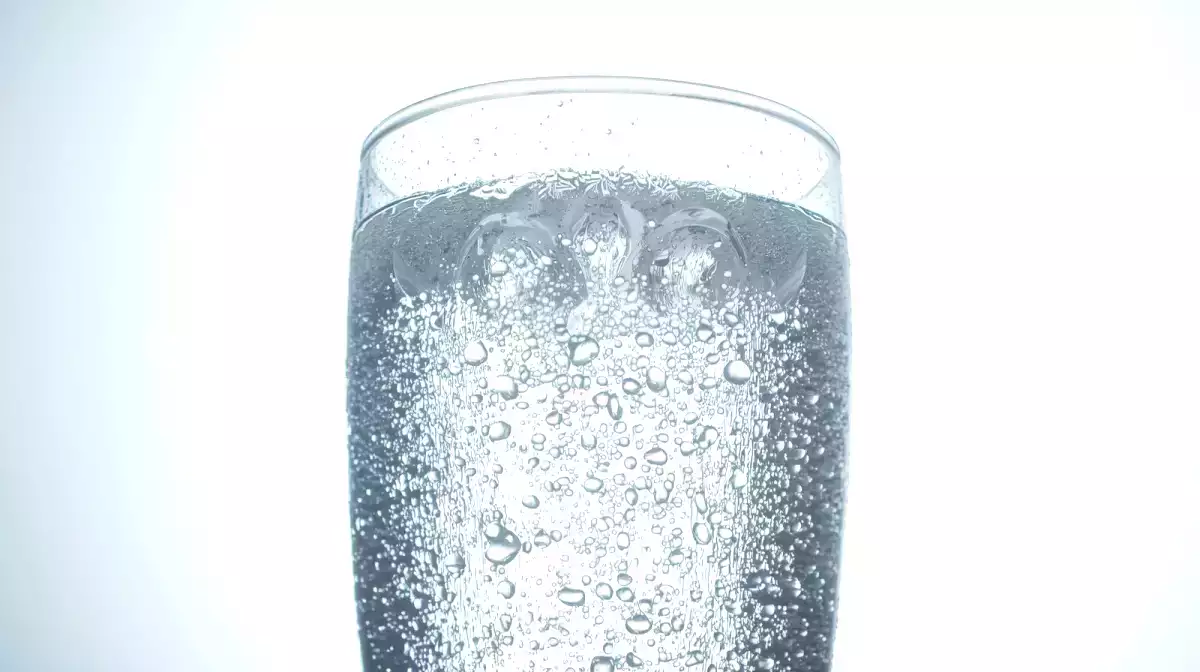 Vypadá zdravěji než nealkoholický nápoj, ale pokud ignorujete tyto detaily, může vám perlivá voda narušit trávicí systém...