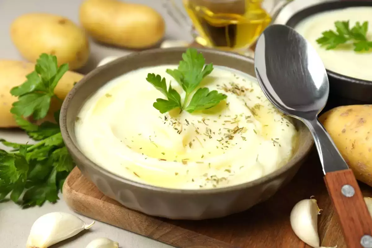 Neočekávaná ingredience, která dělá bramborovou kaši neuvěřitelně krémovou