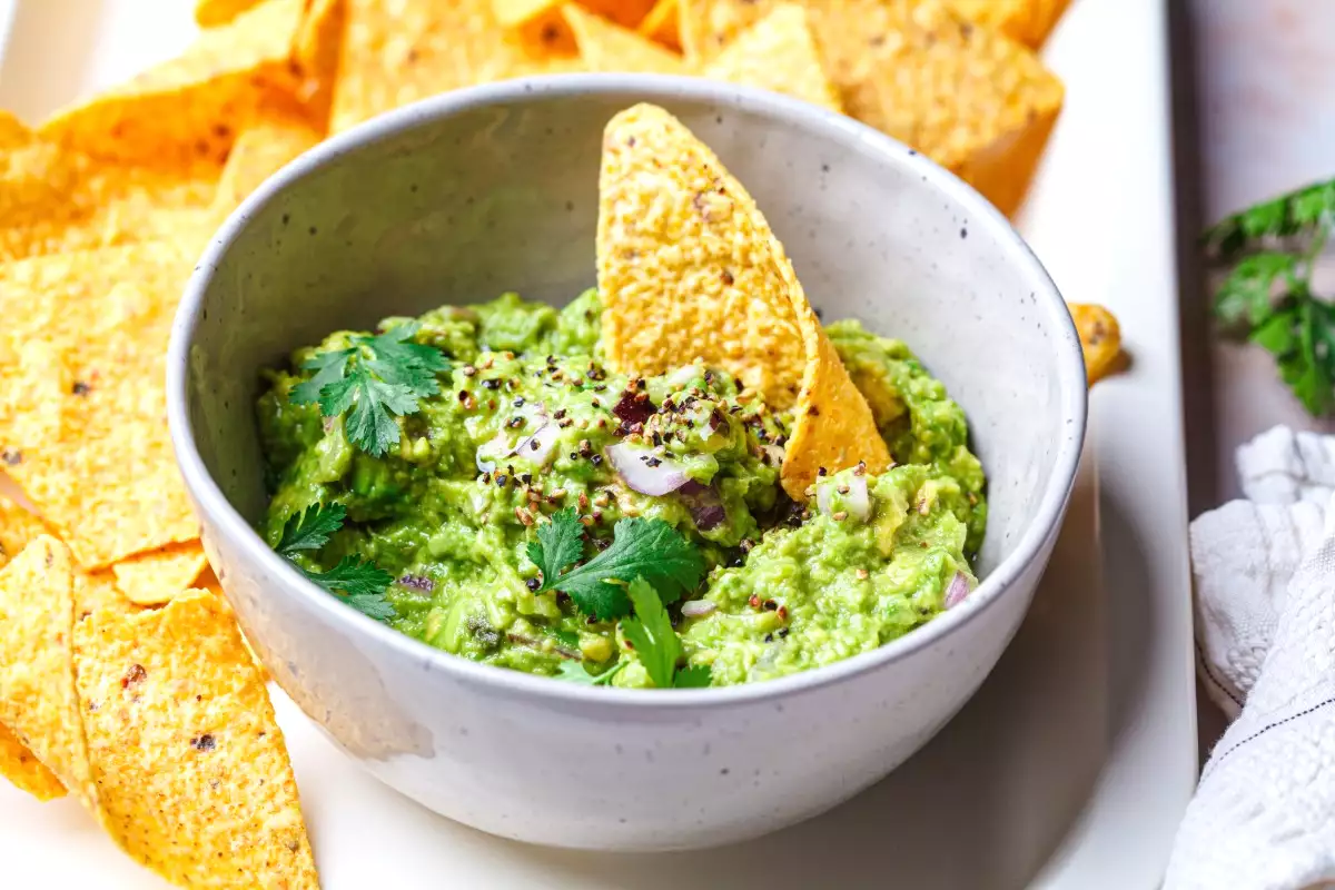 Vyzkoušejte brocamole, lehkou a překvapivou verzi guacamole na bázi brokolice