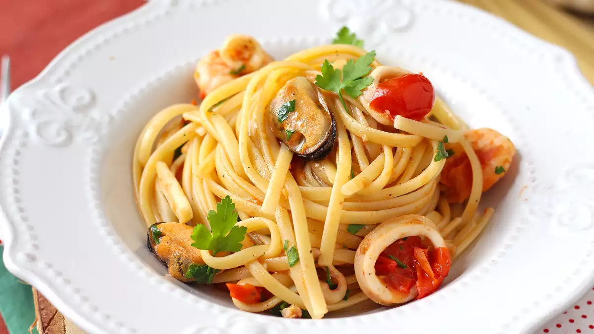 Štědrovečerní rybí menu: kompletní a chutné nápady s omezeným rozpočtem