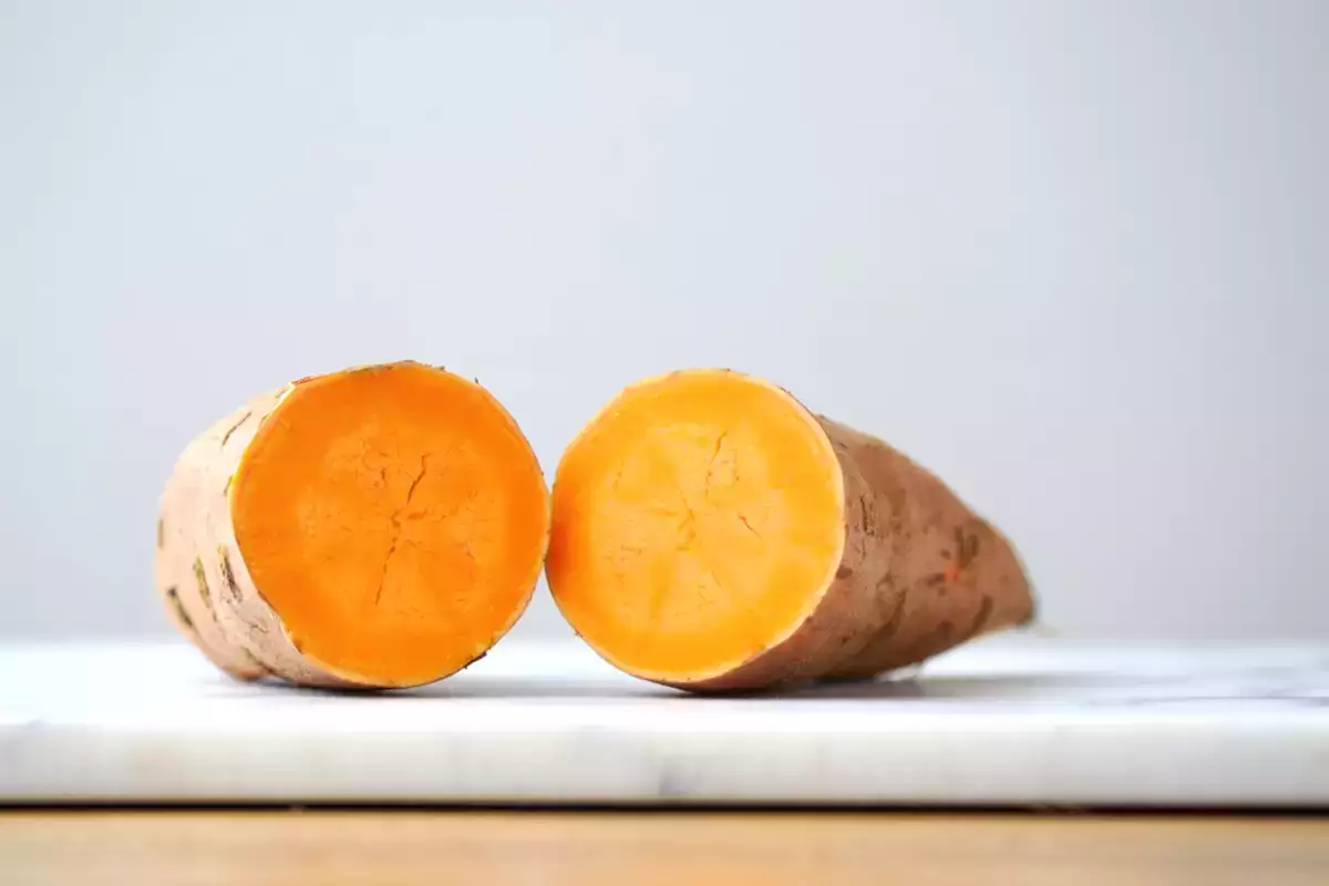 Mohu jíst naklíčené sladké brambory?