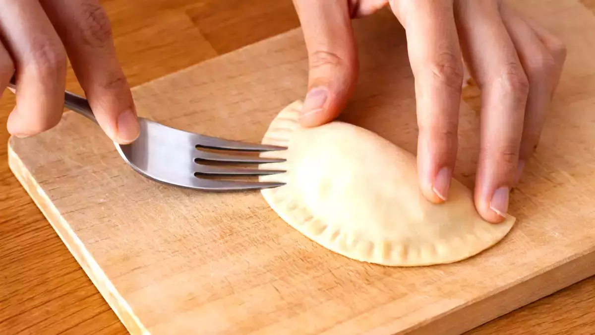 Kuchařské triky s vidličkou: nejjednodušší (a nejužitečnější) víceúčelový nástroj v kuchyni