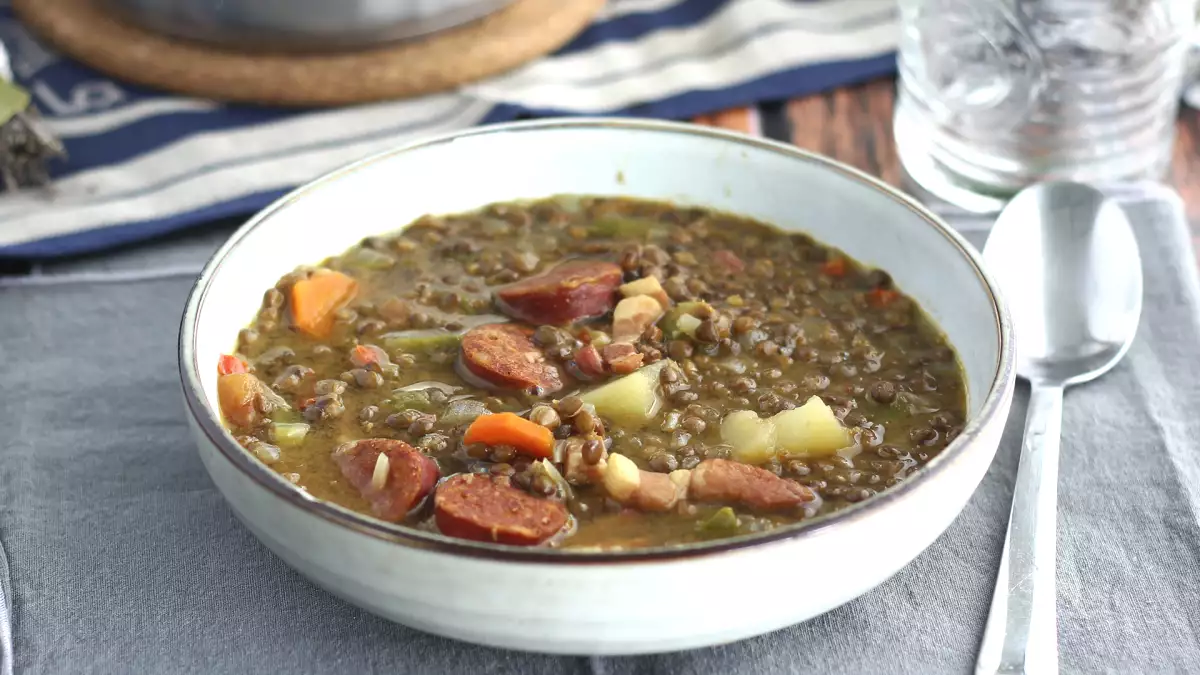 Snižuje čočka libido? Věda, která stojí za virálním citátem Ólivera Laxe