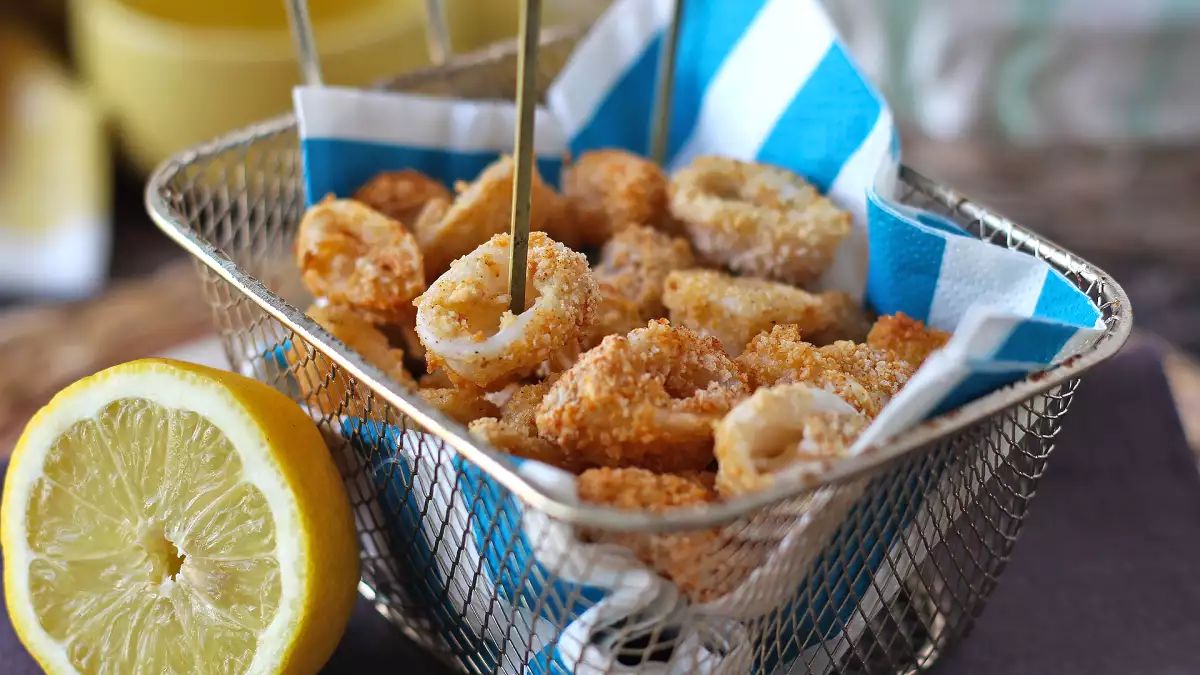 Ryby ve fritéze? Objevte 7 lehkých, křupavých a superrychlých receptů, které byste možná nečekali (ale zamilujete si je na první kousnutí).