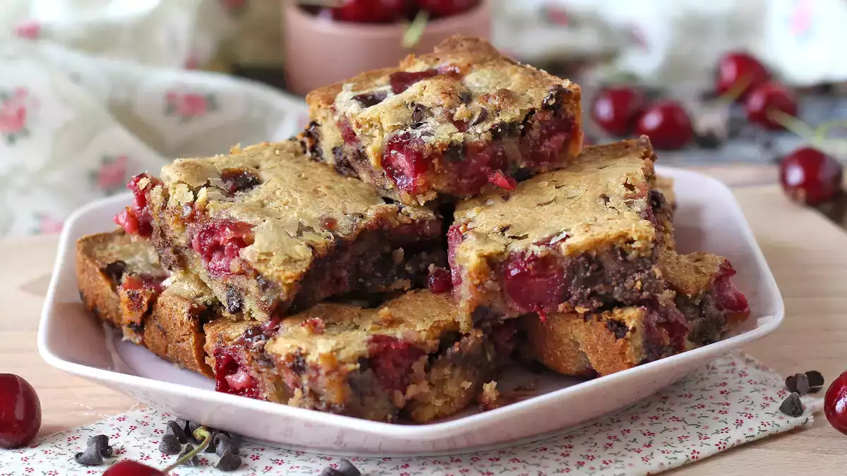 10 dokonalých jarních dortů, které osladí každé odpoledne