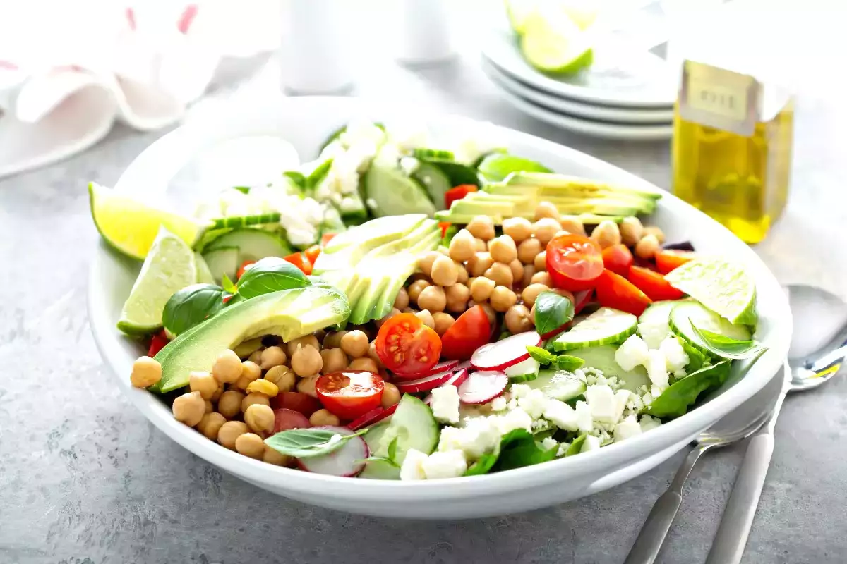 Zmenšete svůj žaludek: tento salát připravený za 10 minut přitahuje pozornost odborníků