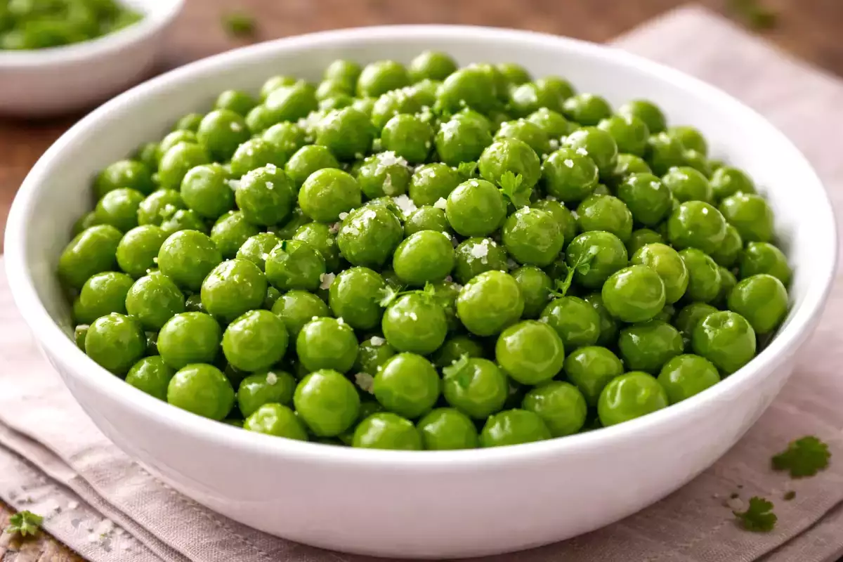 Jak uvařit čerstvý hrášek? Tipy, jak ho udržet křehký a zelený