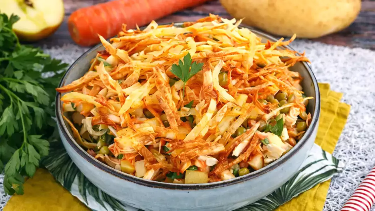 Nejen na léto: 10 zdravých, rychlých a barevných jarních salátů