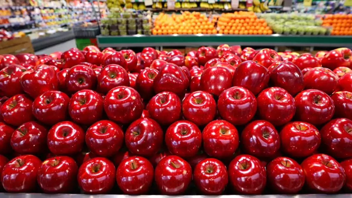 Věříte těm lesklým jablkům ze supermarketu? Skrývá se za nimi něco, o čem ví jen málokdo