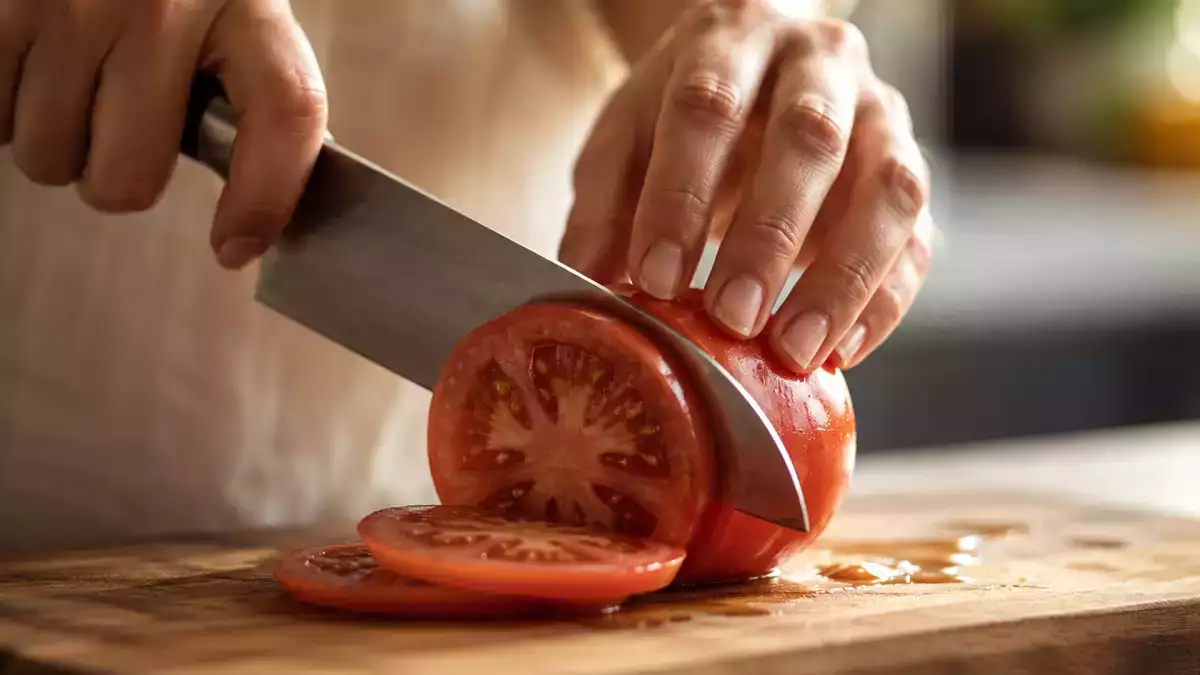 5 ingrediencí, které mohou poškodit vaše nože, aniž byste o tom věděli