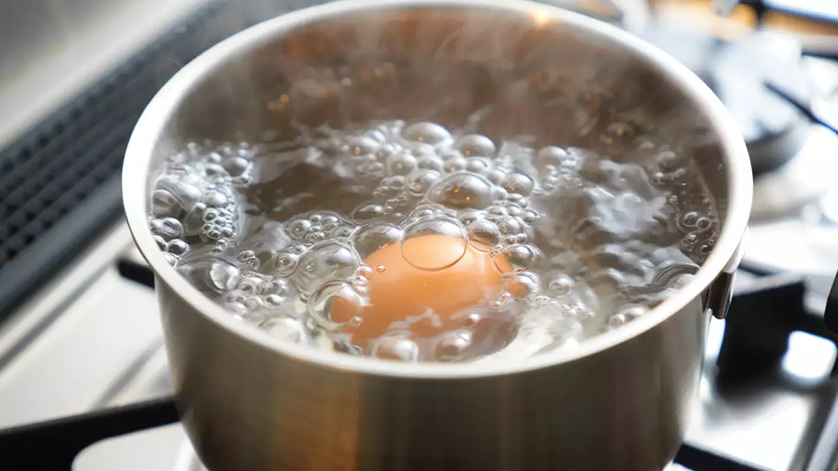 Jaký je správný způsob vaření vajec: ve studené vodě, ve vroucí vodě nebo na rozpálené pánvi?