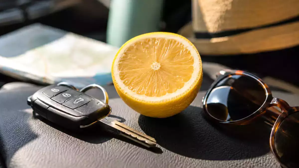 Vůně citronu proti nevolnosti v autě: kdy může pomoci a jak na to správně