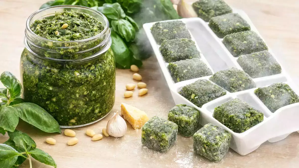 Pesto připravené v létě a zmrazené na zimu: jak dlouho skutečně vydrží a jak ho správně uchovat, aby se nezkazilo