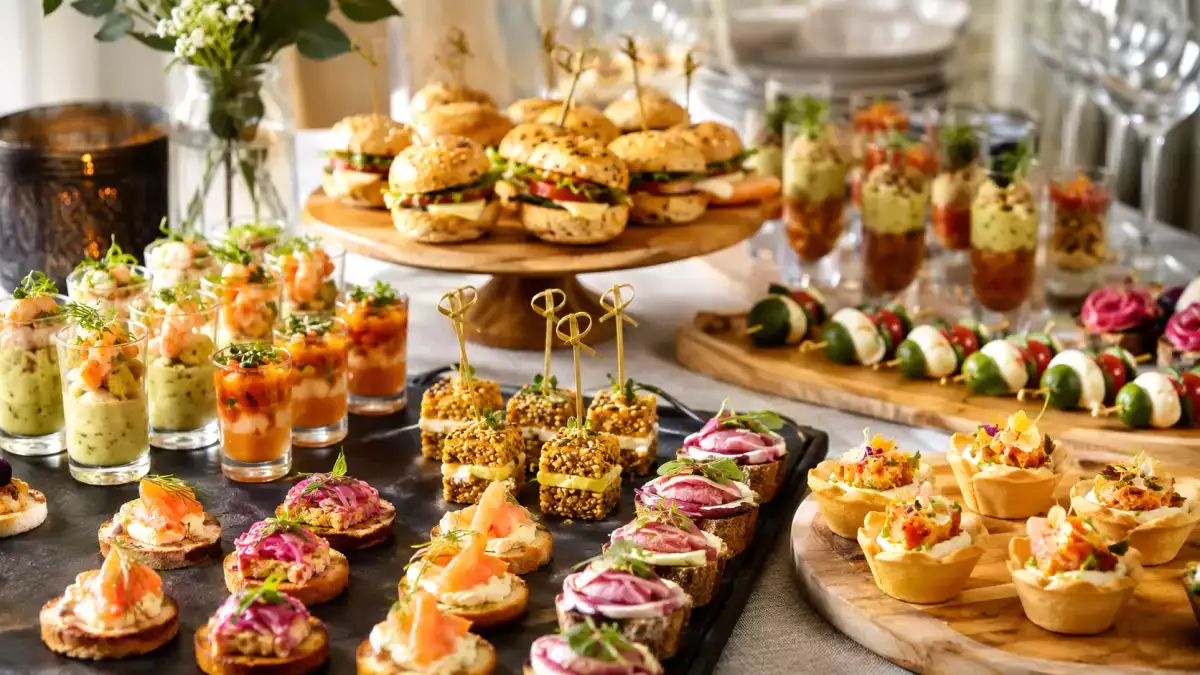 Domácí večeře formou bufetu: 28 receptů na mini pokrmy pro aperitiv, který se vyrovná profesionálnímu cateringovému servisu