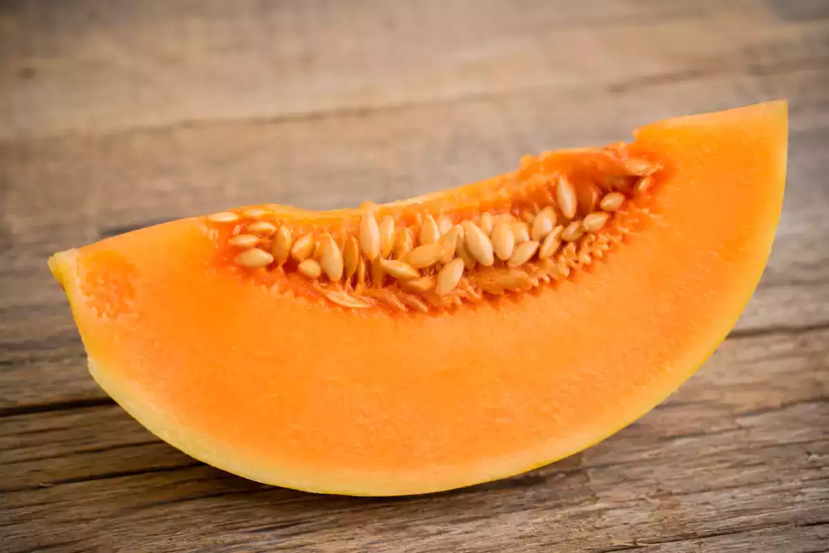 Mají se semínka nechat v melounu, který už je nakrájený, aby se zachovala jeho trvanlivost?