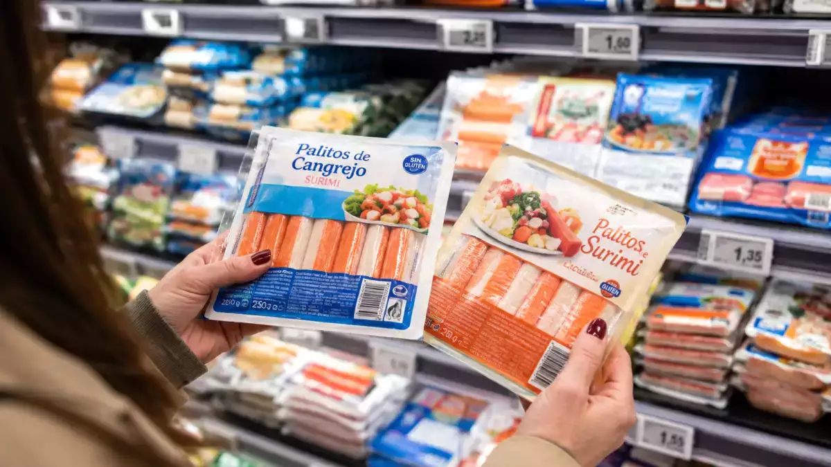 Krabí tyčinky neobsahují kraba: jak vybrat surimi, které za to stojí