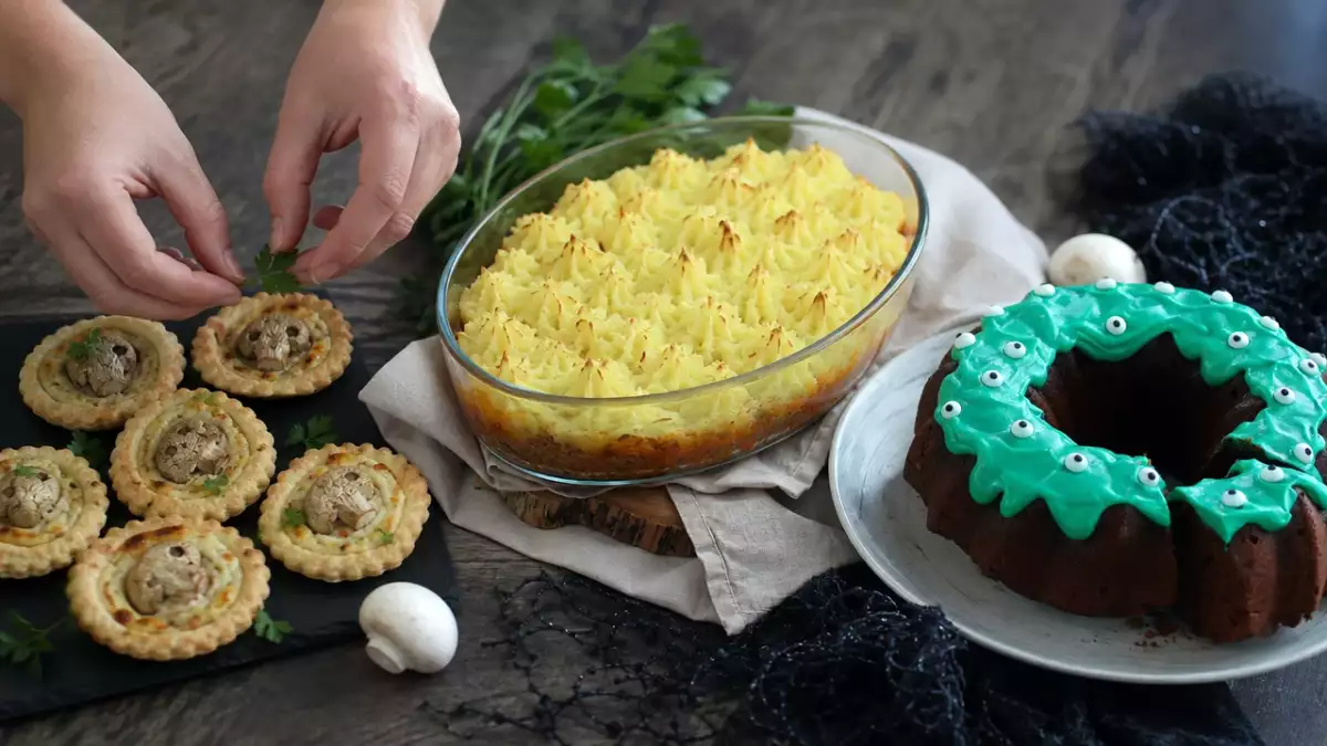 Denní menu na 29. října: houbové tartaletky, hovězí hachis Parmentier a čokoládová bábovka