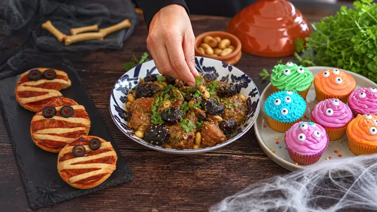 Denní menu, 31. října: halloweenské mumie, voňavý jehněčí tajine a cupcakes-příšerky