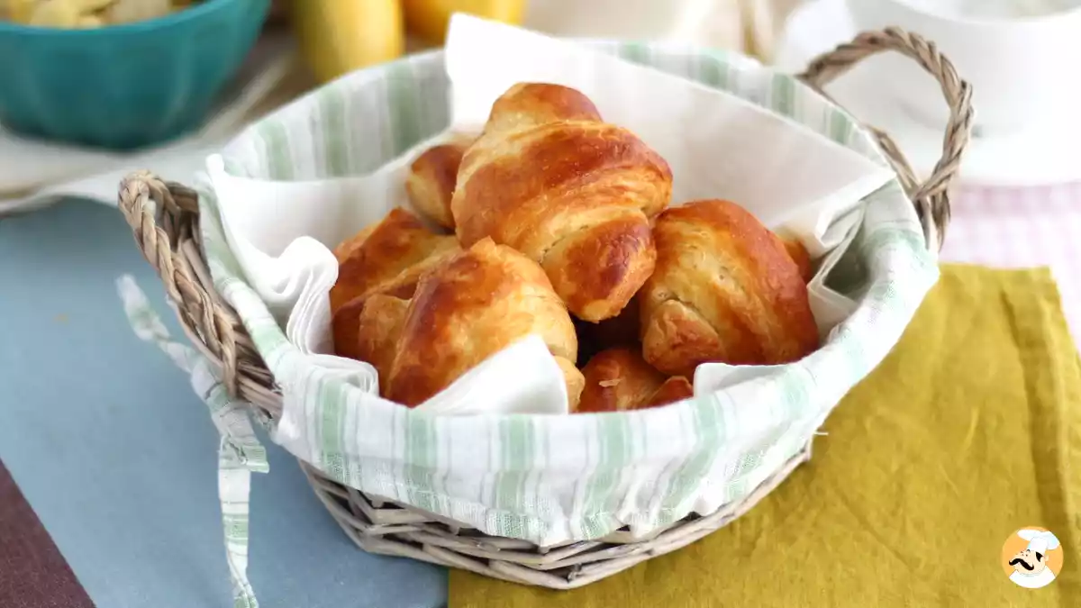 Zde se nic nevyhazuje: Způsoby, jak využít croissant (nebo jiné pečivo), který se stal starým.