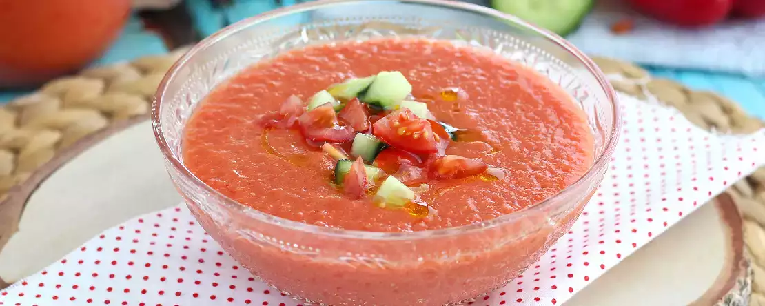 Pokud jste byli ve Španělsku, určitě jste ho ochutnali: tady je návod, jak si doma připravit pravé gazpacho za 10 minut!