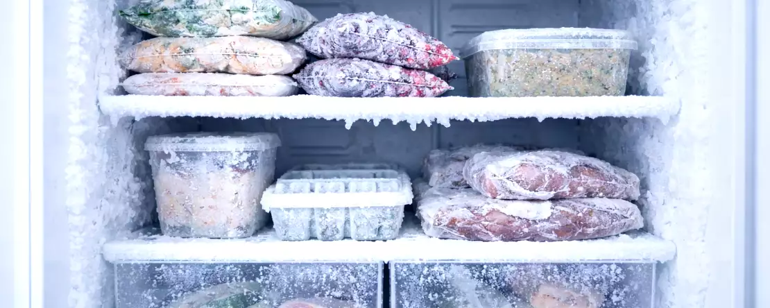 Příliš velká námraza v mrazáku? Zde je jednoduchý tip, jak tomu zabránit