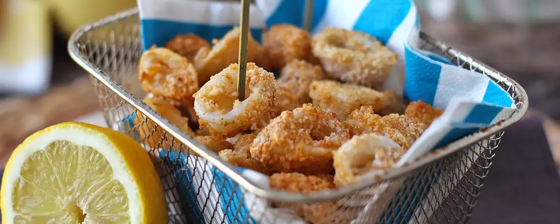 Ryby ve fritéze? Objevte 7 lehkých, křupavých a superrychlých receptů, které byste možná nečekali (ale zamilujete si je na první kousnutí).