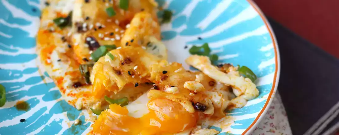 Máte dvě vejce a málo času? Tento recept vám zachrání večeři (a možná i snídani!).