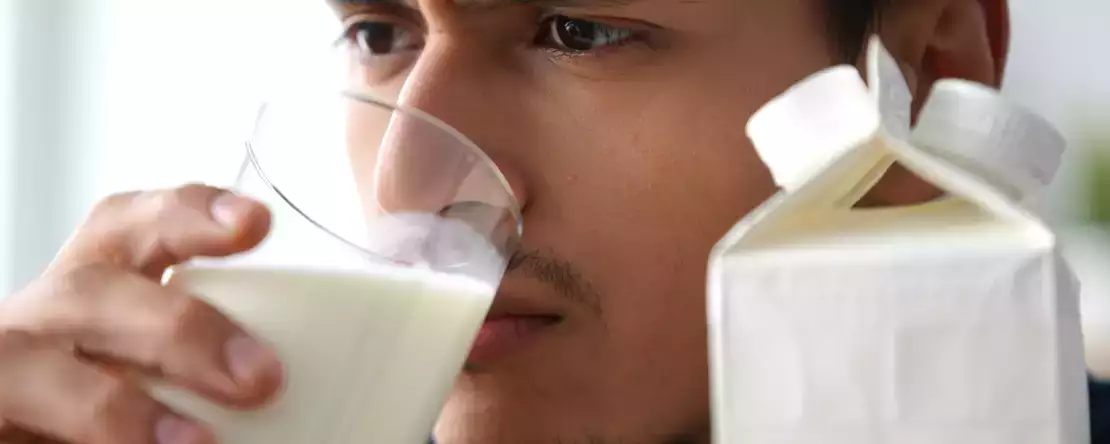 Mělo by se prošlé mléko opravdu vyhodit? Co říká věda a jak ho znovu použít bez rizika