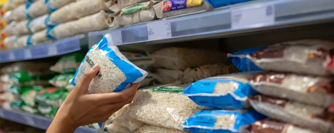 Rýže vypadá na polici stejně, ale tento přehlížený detail ovlivňuje výsledek.