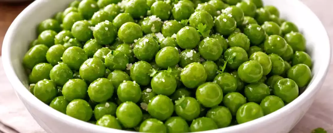 Jak uvařit čerstvý hrášek? Tipy, jak ho udržet křehký a zelený
