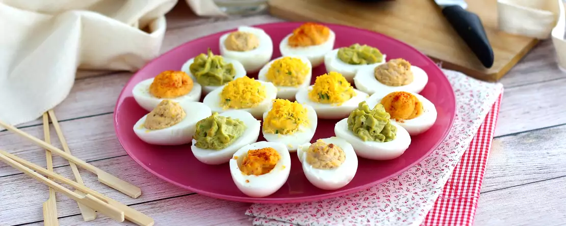 Plněná vejce, vejce mimosa a deviled eggs: je to totéž, nebo už celý život zaměňujeme recepty?