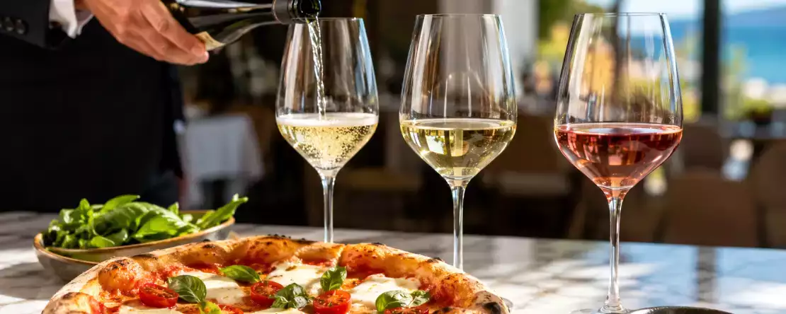 Jak vybrat správné víno ke každému druhu pizzy: základní rady someliérů právě pro vás