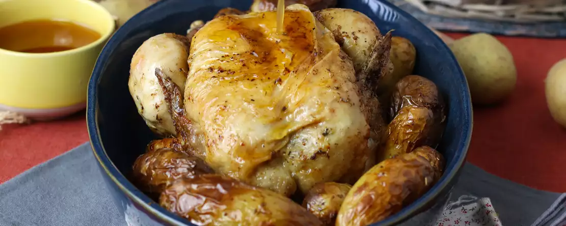 Kdo má doma kuře a horkovzdušnou fritézu, měl by vyzkoušet těchto 7 lahodných způsobů, jak ho připravit